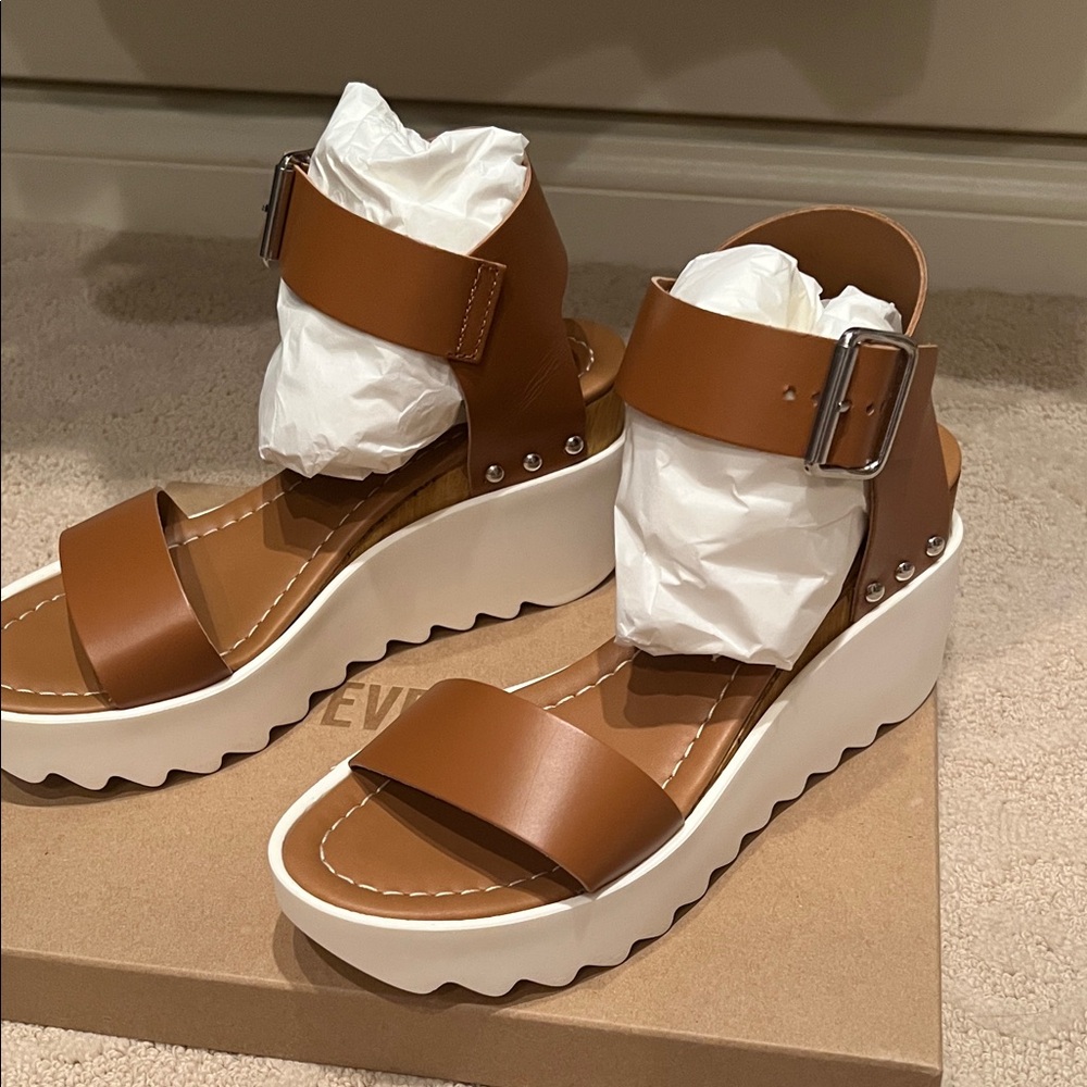 Steve Madden “Keanu” Platform Sandals in Cognac NWT